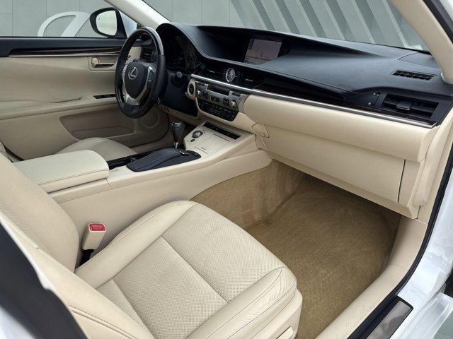 Used 2014 Lexus ES 350 w/ Luxury Package FWD image 26