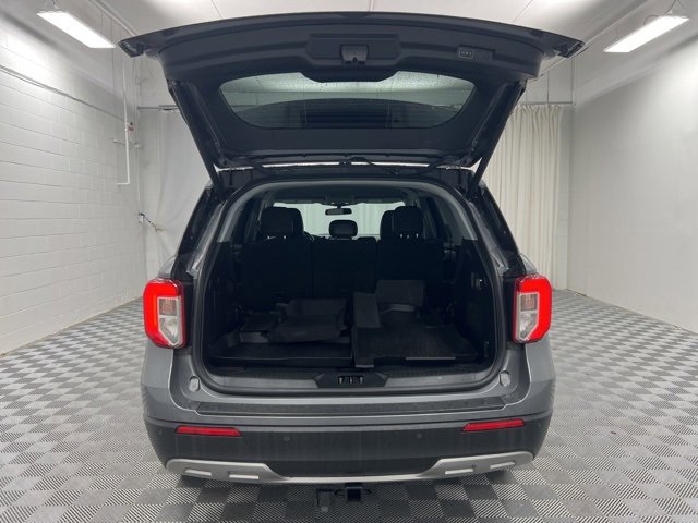 Used 2022 Ford Explorer XLT w/ Equipment Group 202A image 9