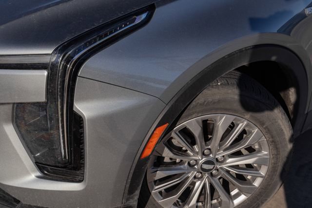 Used 2024 Cadillac XT4 Premium Luxury image 4