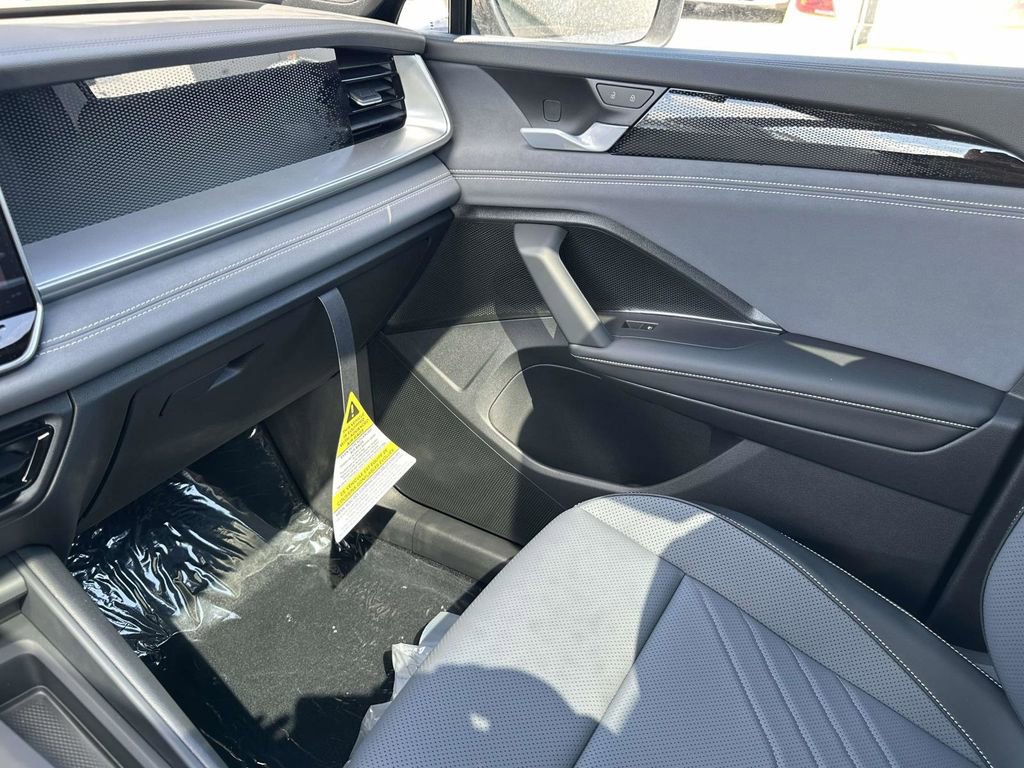 New 2026 Volkswagen Tiguan SE R-Line image 27