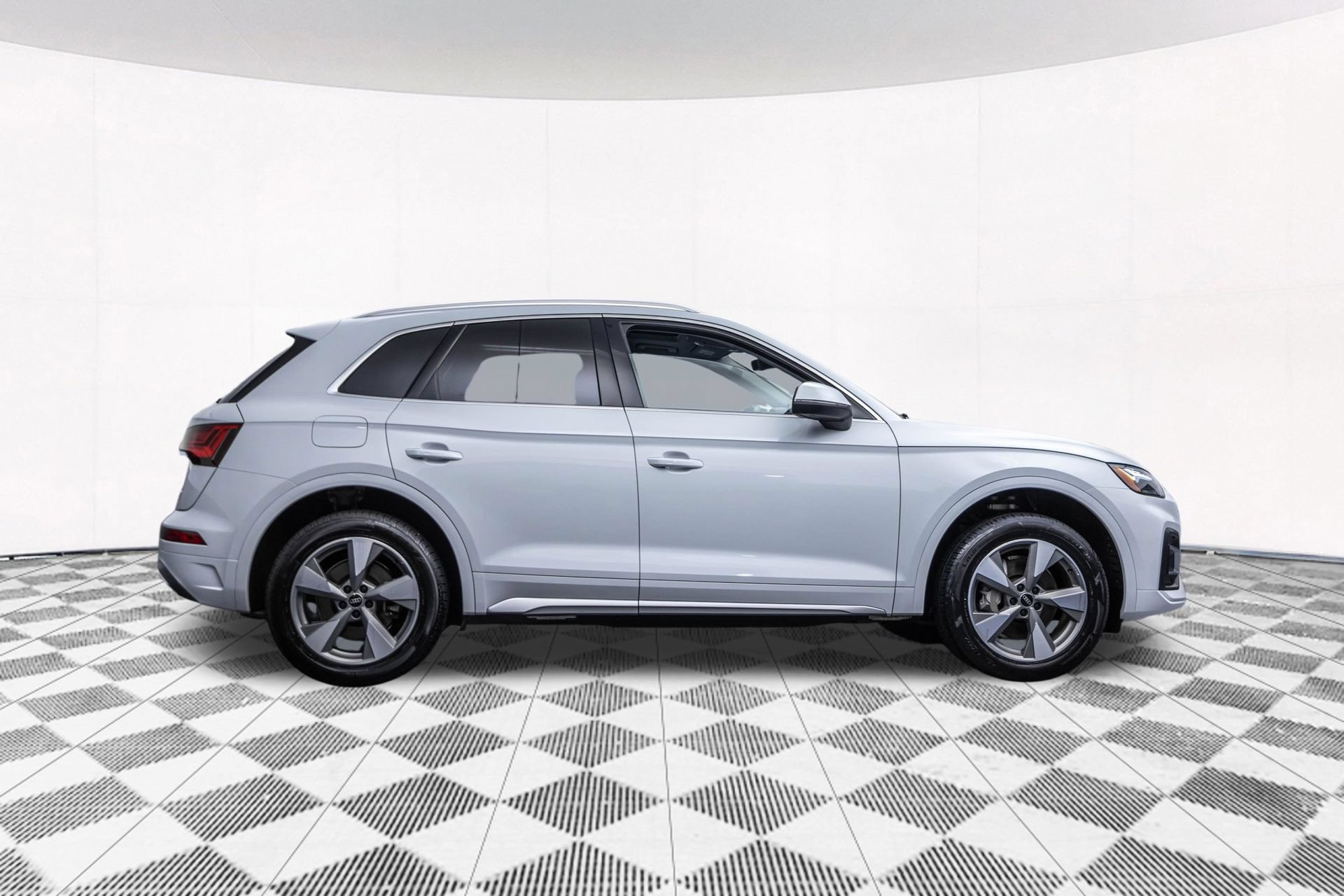 Used 2023 Audi Q5 2.0T Premium Plus w/ Premium Plus Package AWD/4WD image 14