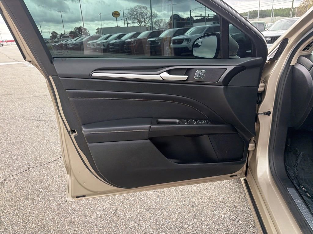 Used 2017 Ford Fusion Titanium image 13