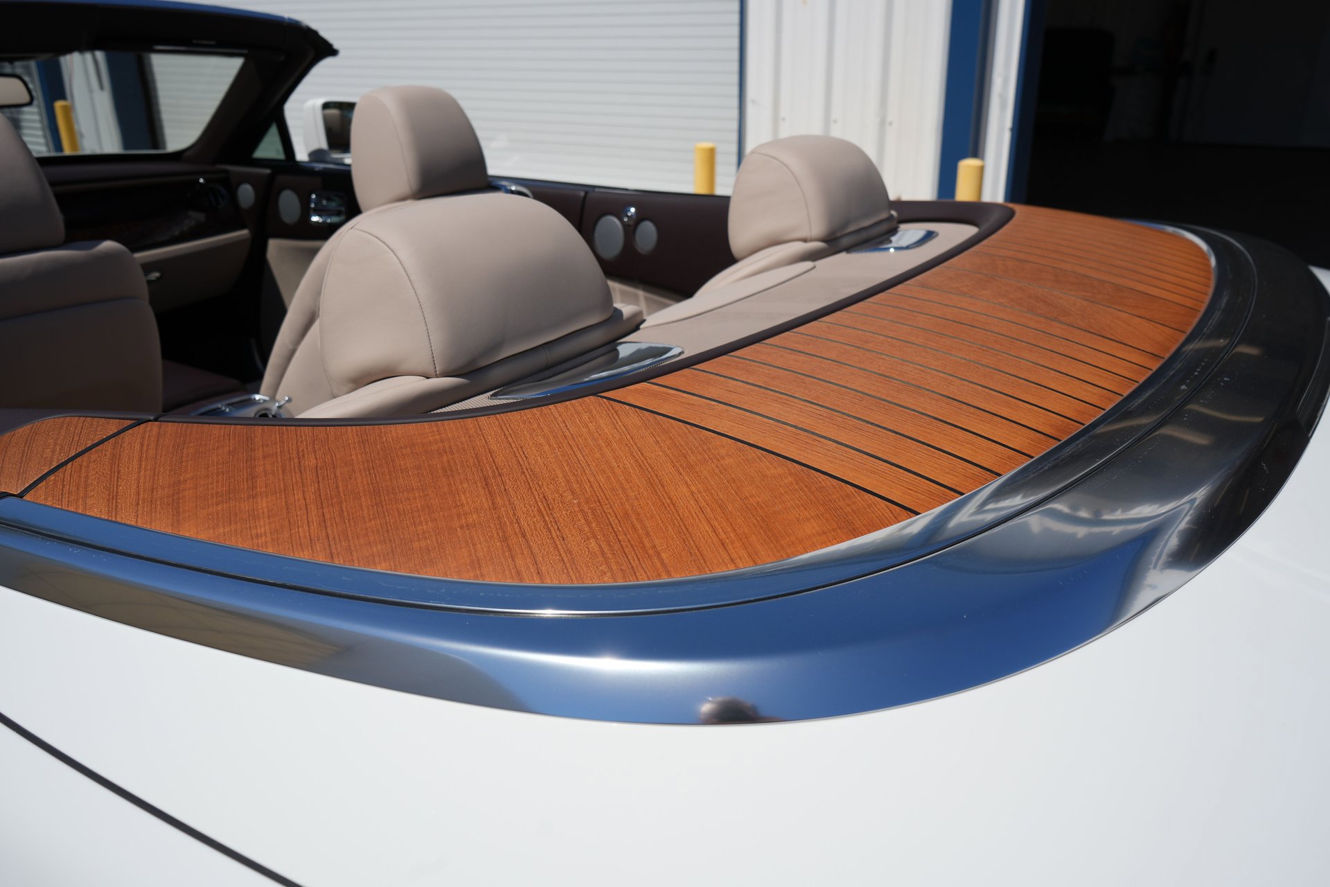 Used 2017 Rolls-Royce Dawn image 21