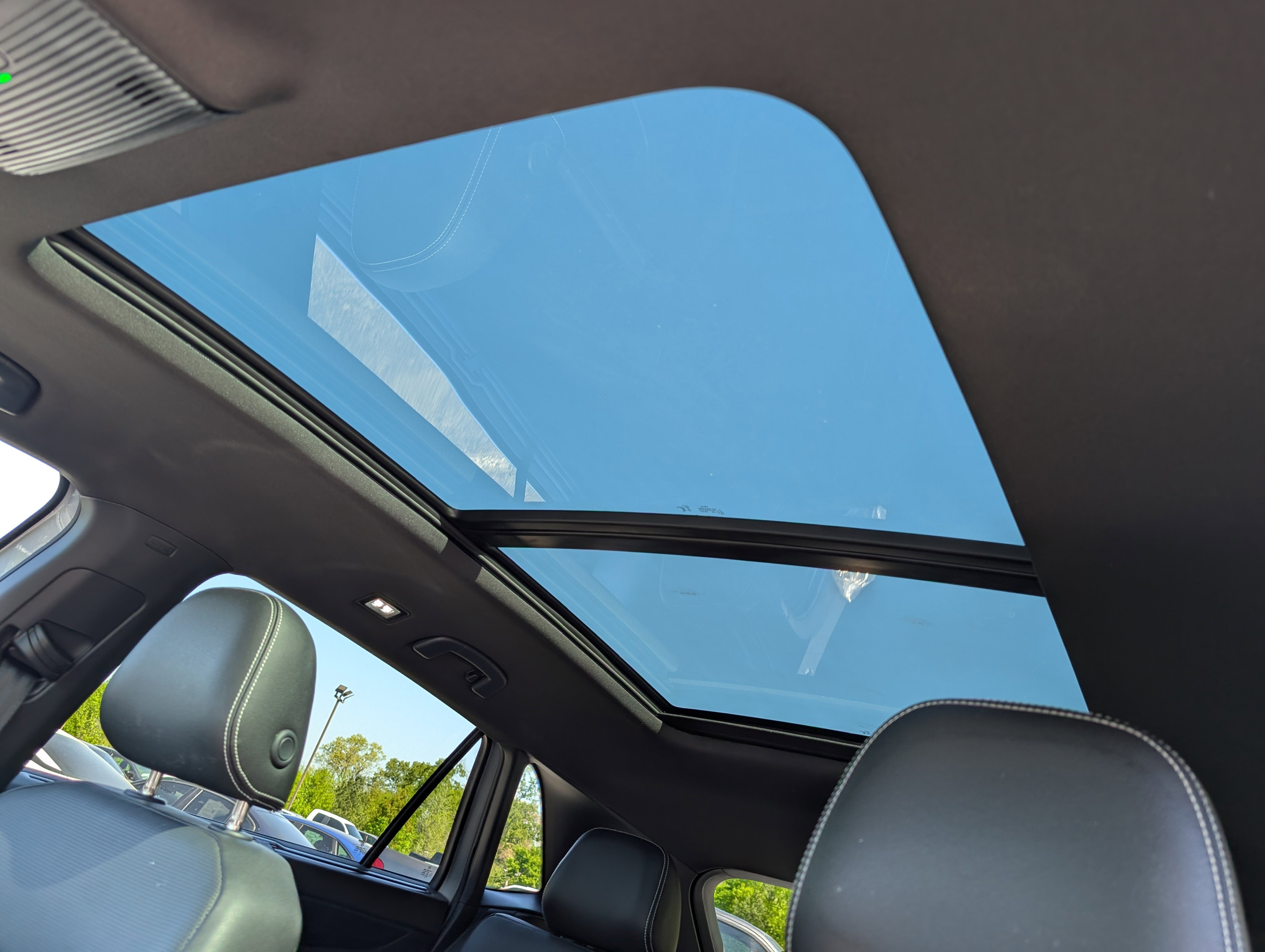 Used 2025 Volkswagen Atlas Cross Sport SEL image 15