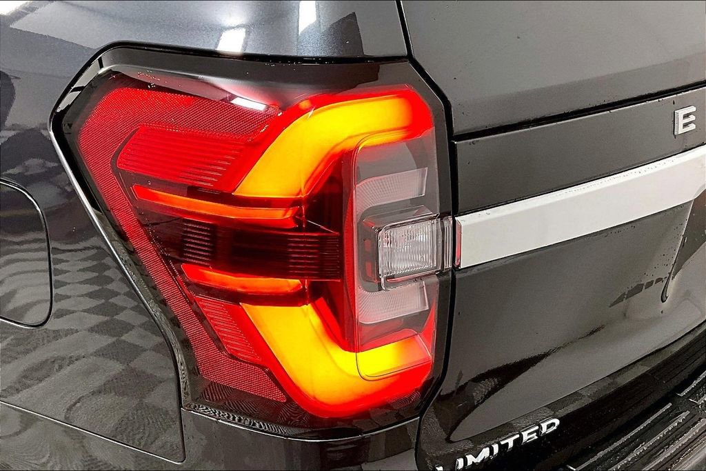 Used 2024 Ford Expedition Limited image 30
