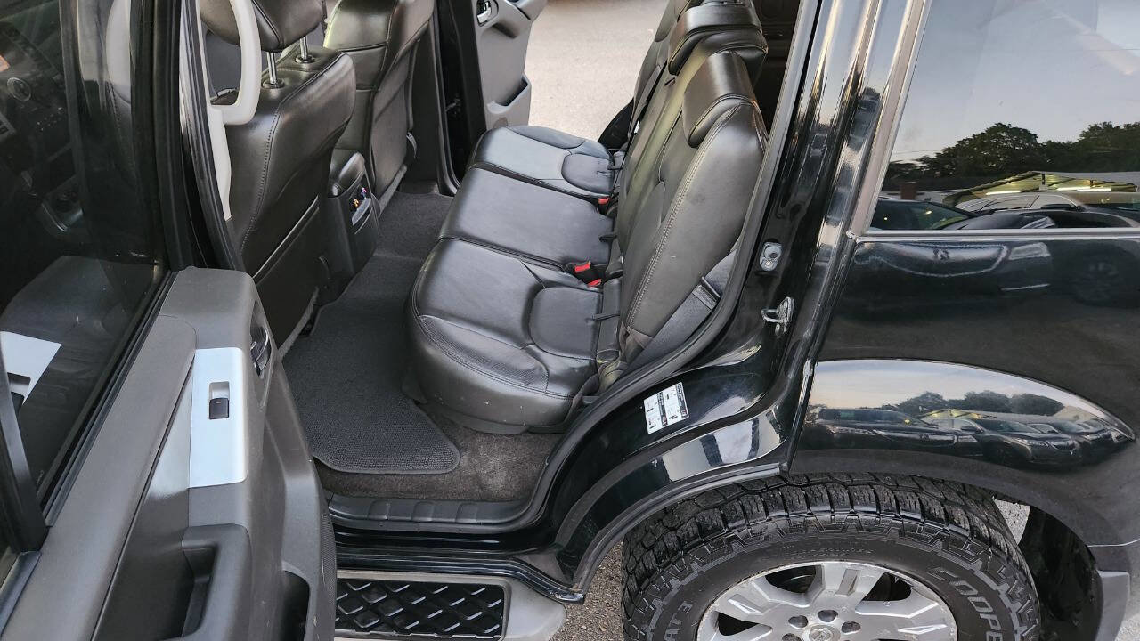 Used 2011 Nissan Pathfinder Silver image 30