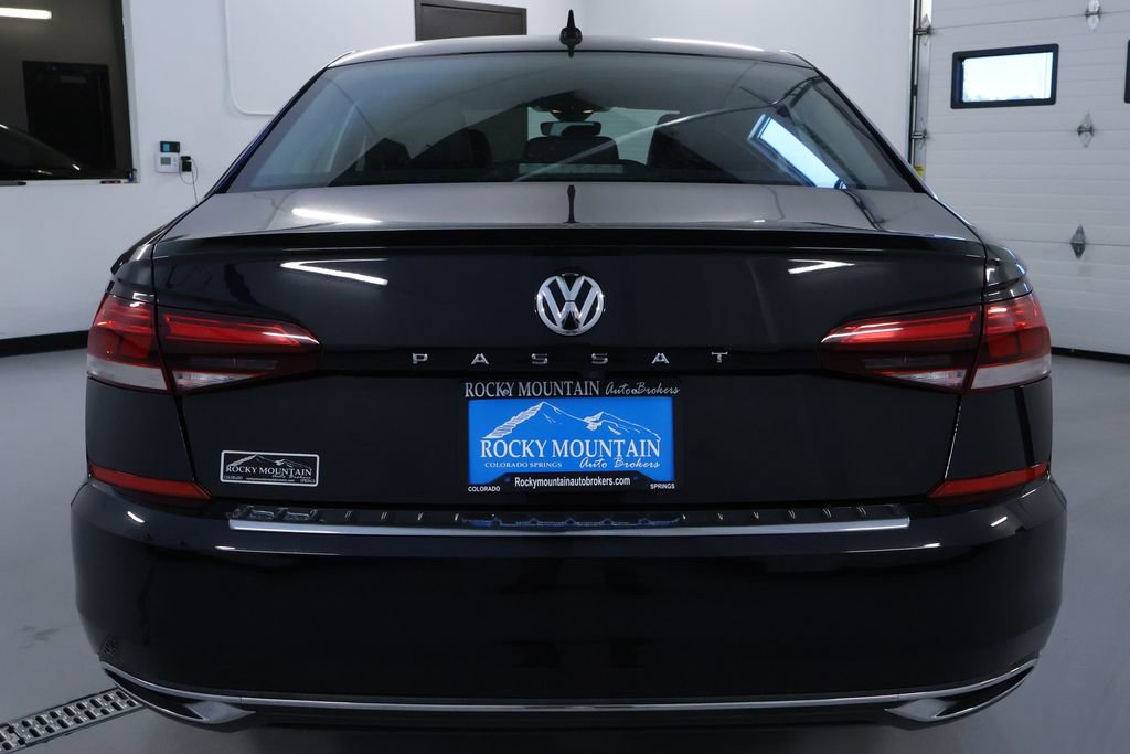 Used 2021 Volkswagen Passat 2.0T SE image 6