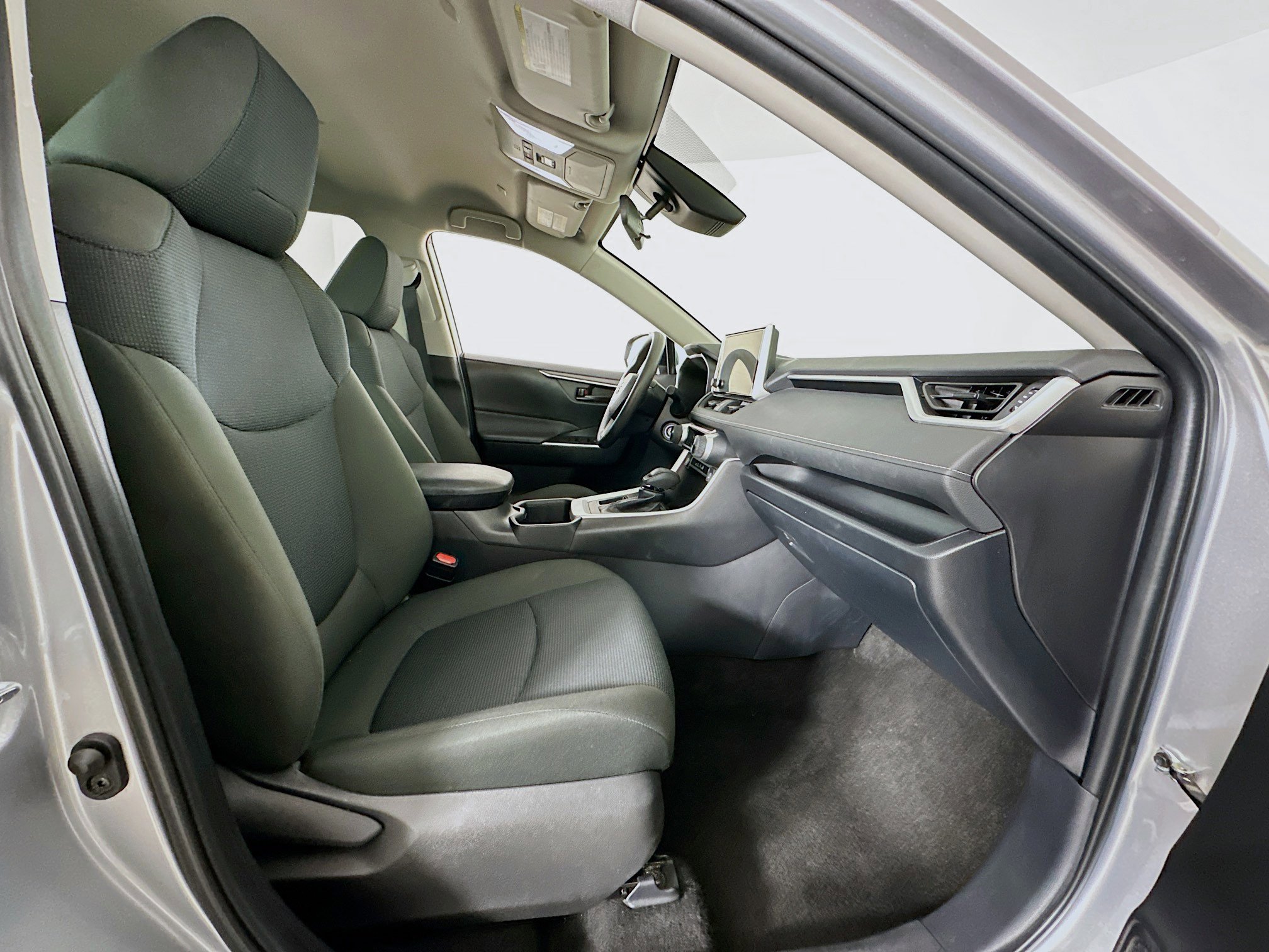 Used 2025 Toyota RAV4 LE image 29