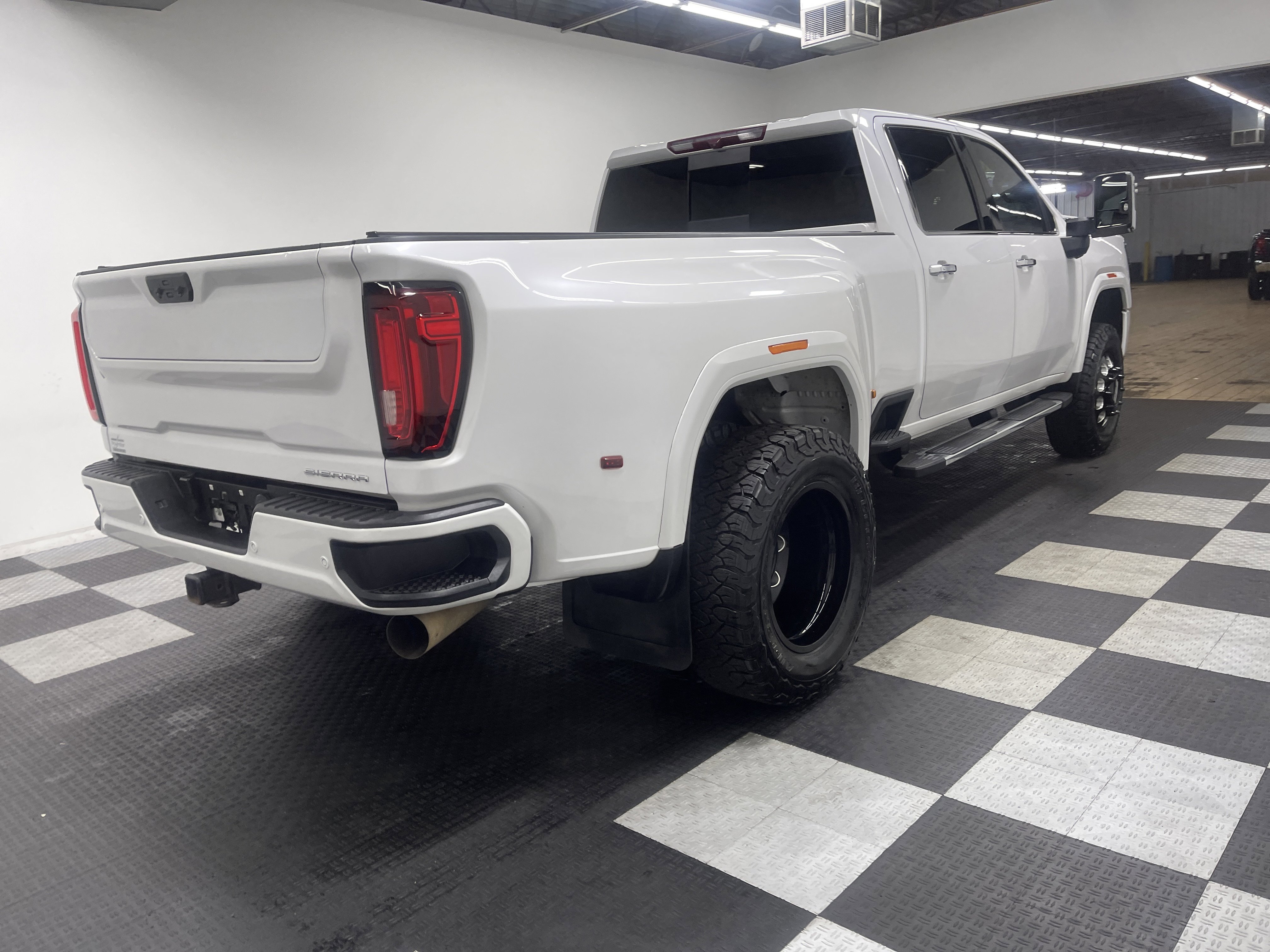 Used 2023 GMC Sierra 3500 Denali image 5