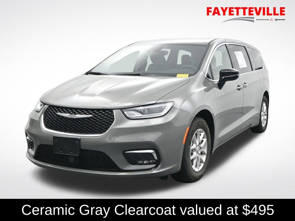 Used 2025 Chrysler Pacifica Select