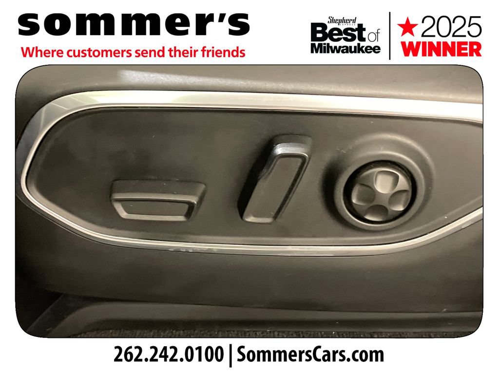 Used 2023 Jeep Wagoneer 4WD image 10