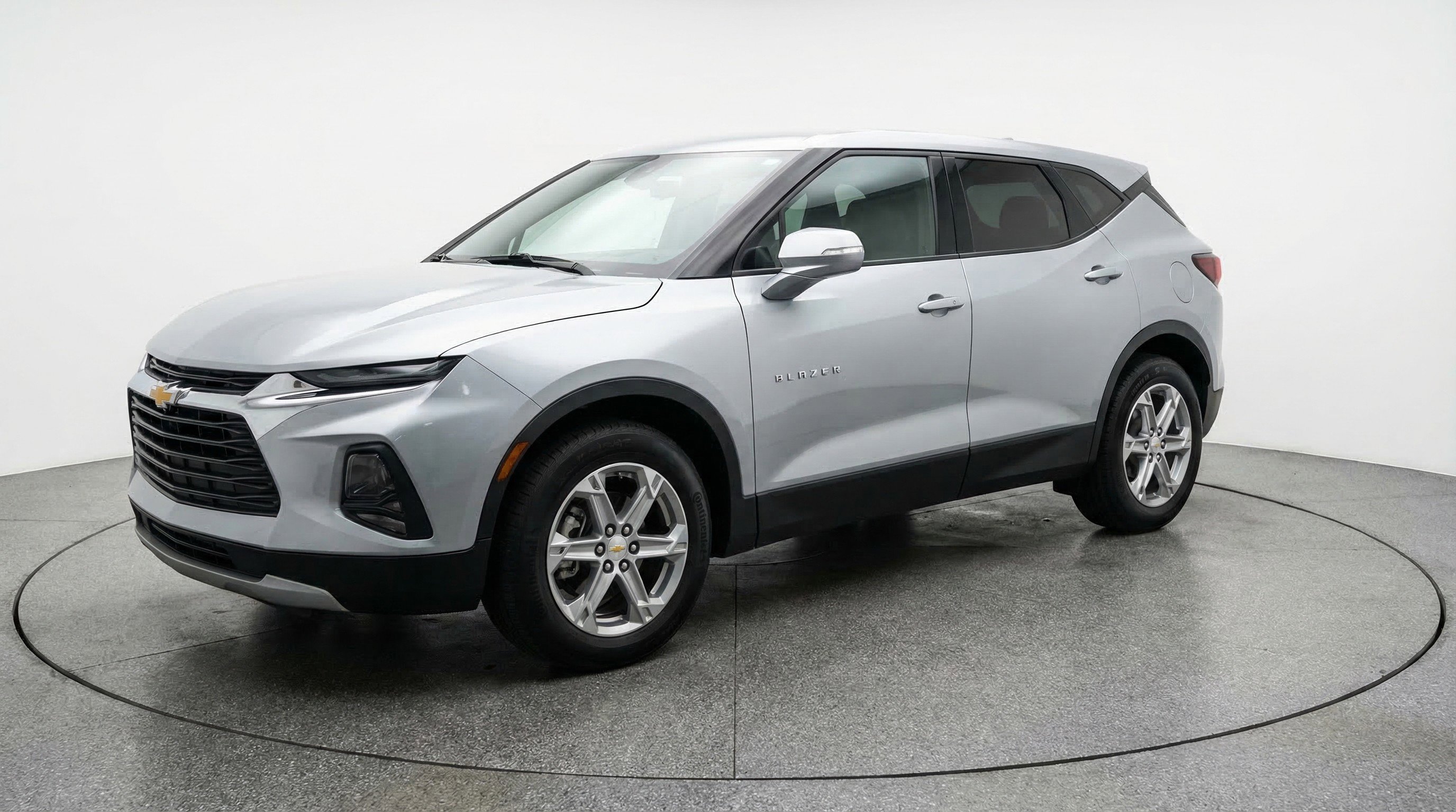 Used 2025 Chevrolet Blazer LT image 3