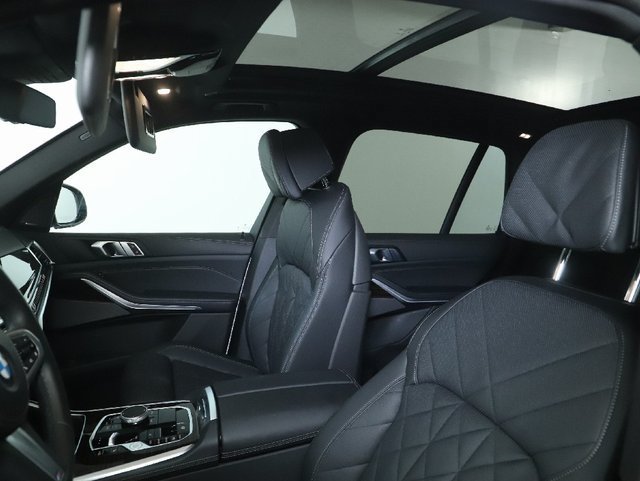 Used 2024 BMW X5 xDrive40i w/ M Sport Package AWD/4WD image 22