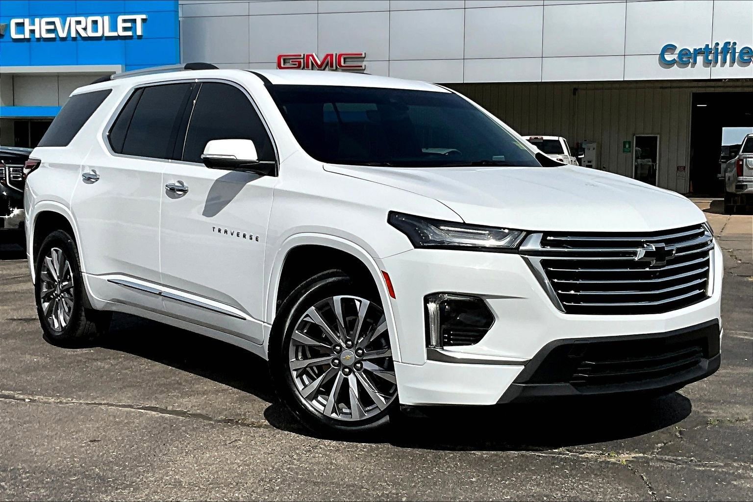 Used 2023 Chevrolet Traverse Premier image 11