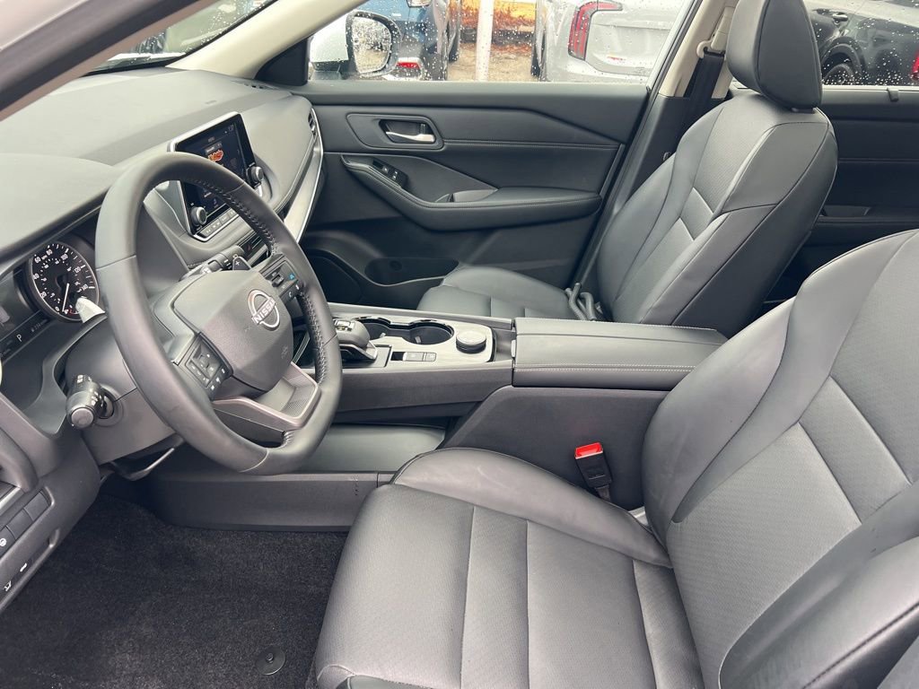 Certified 2026 Nissan Rogue SV w/ SV Premium Package image 4