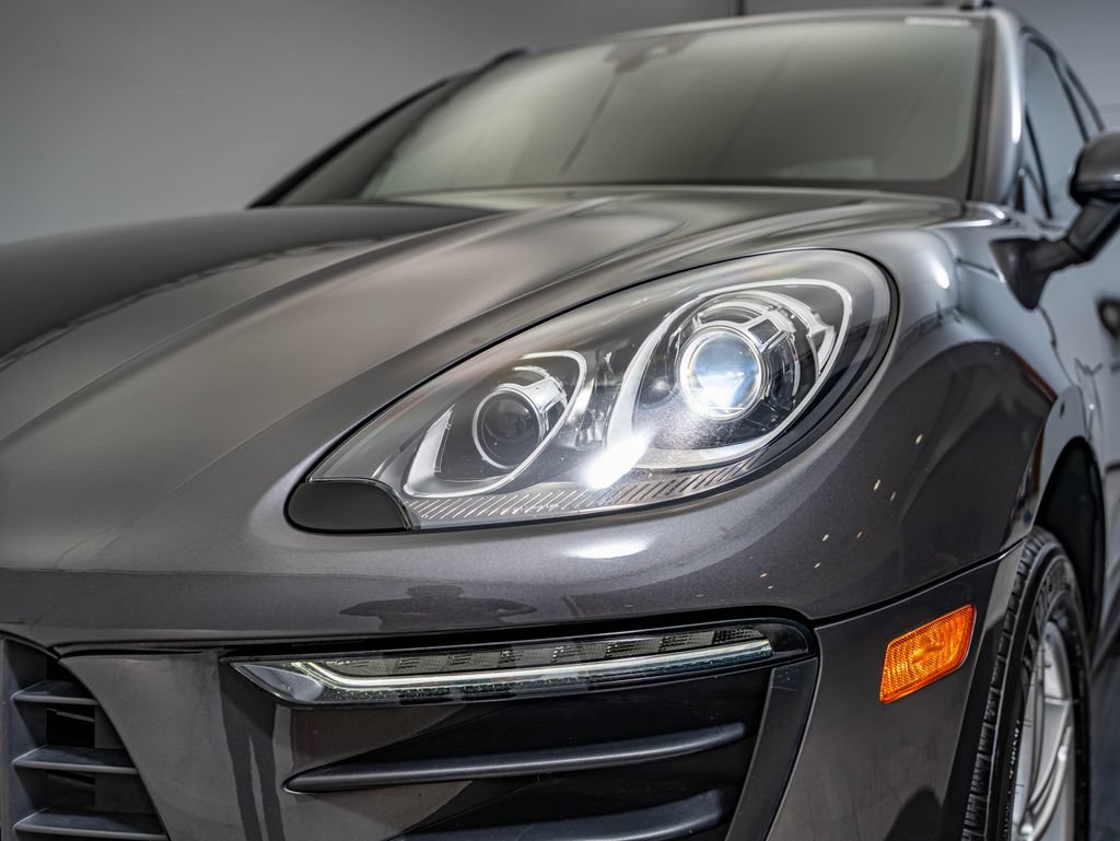 Used 2018 Porsche Macan AWD/4WD image 16