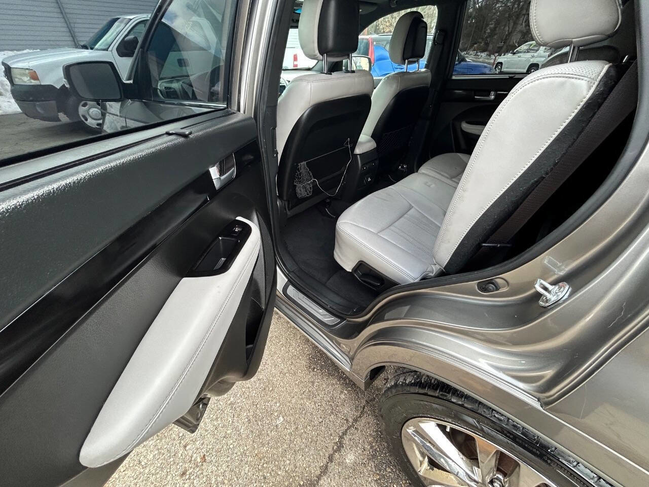 Used 2014 Kia Sorento SX image 7