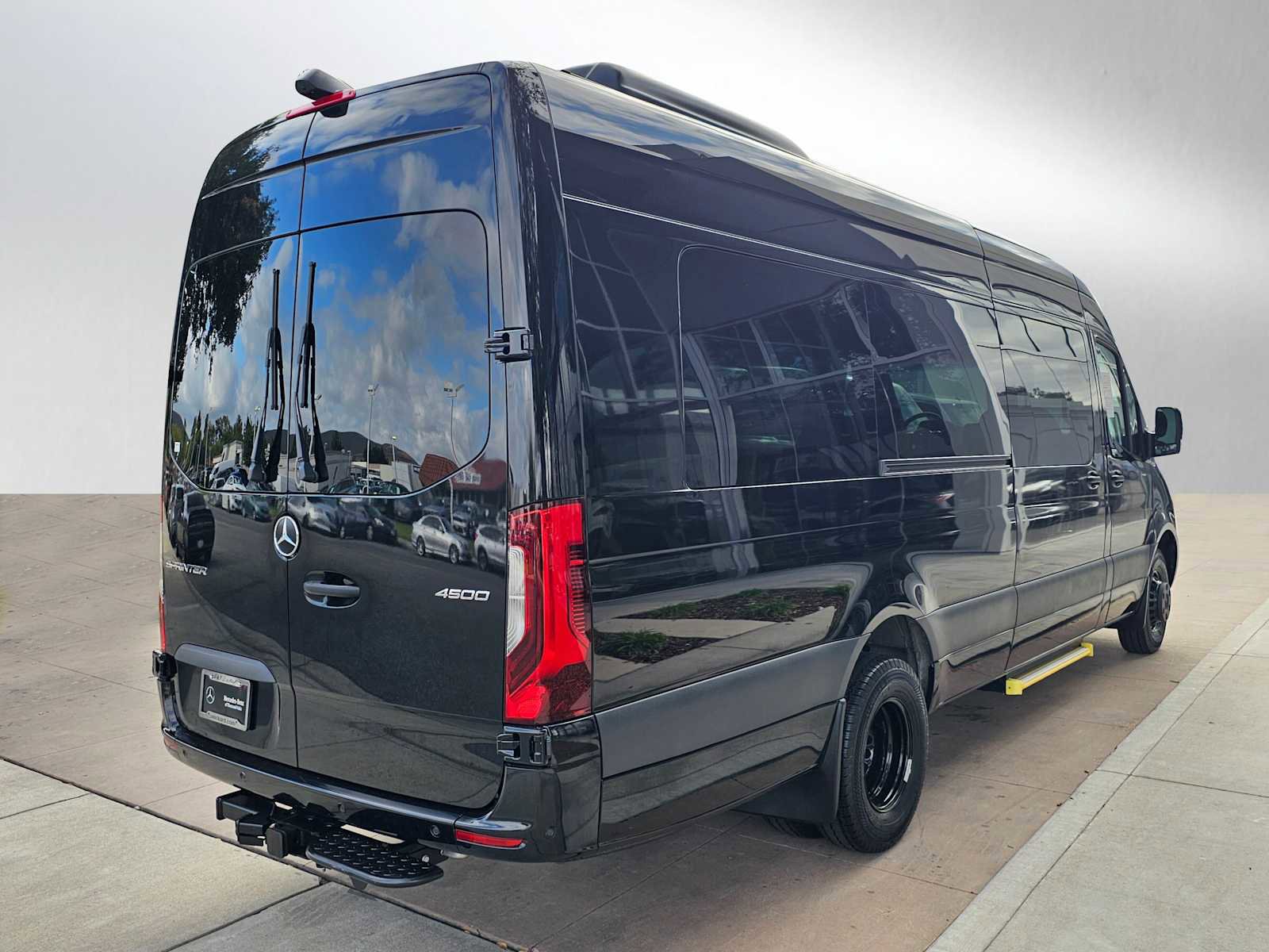 Used 2024 Mercedes-Benz Sprinter 4500 image 5