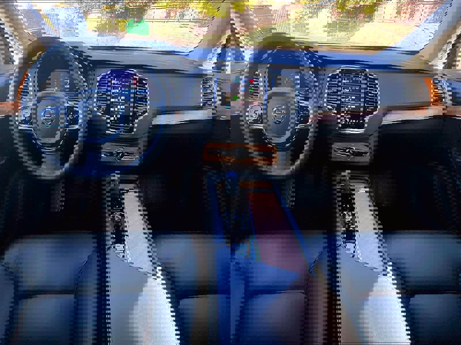 Used 2023 Volvo XC90 T8 Plus w/ Protection Package image 18