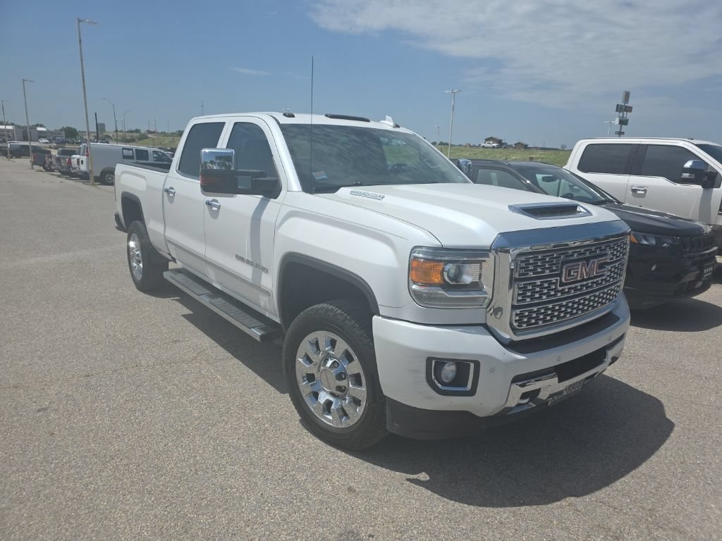 Used 2019 GMC Sierra 2500 Denali w/ Duramax Plus Package AWD/4WD image 3