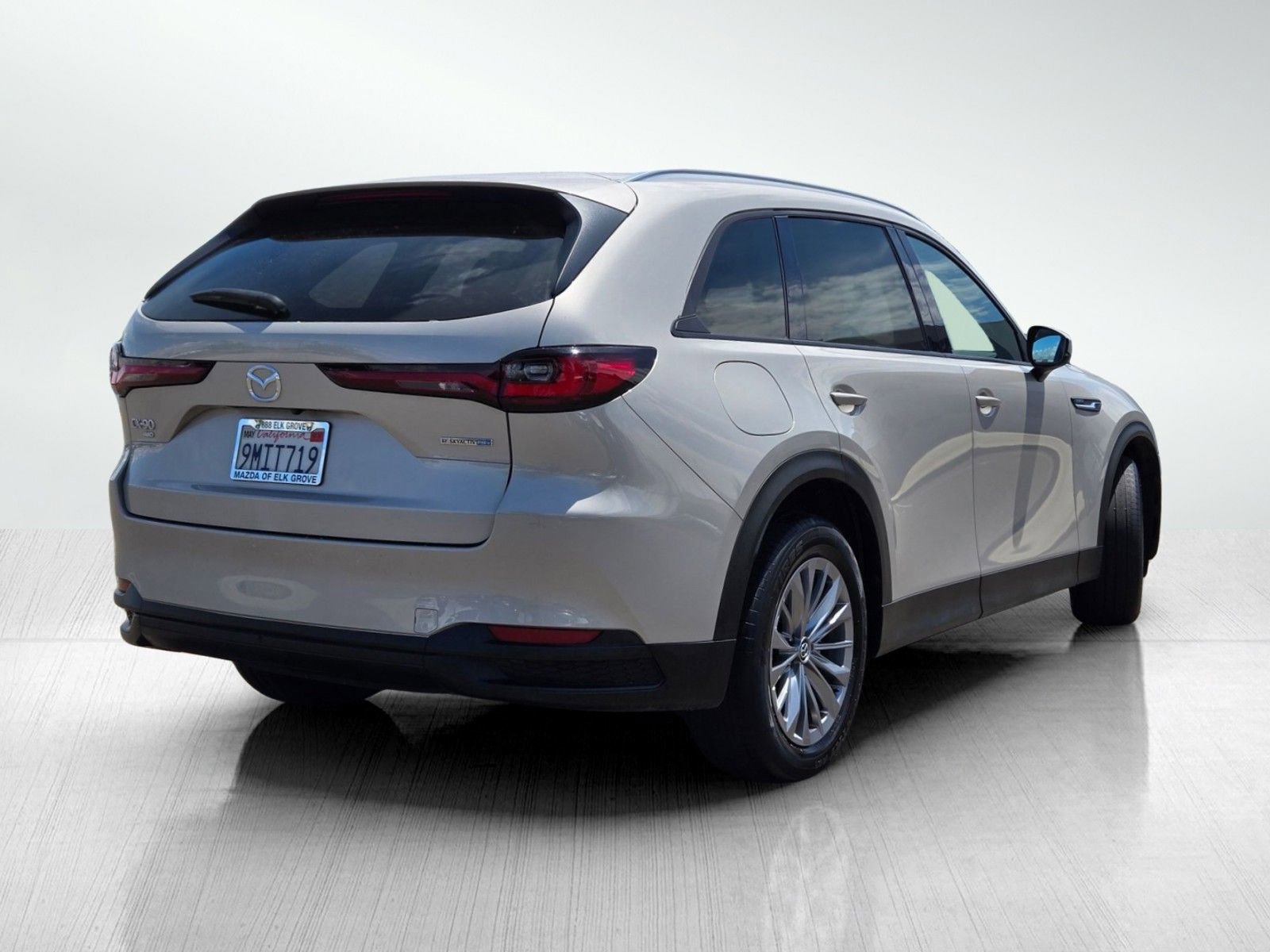 Certified 2024 MAZDA CX-90 Plug-In Hybrid w/ Preferred AWD/4WD image 4