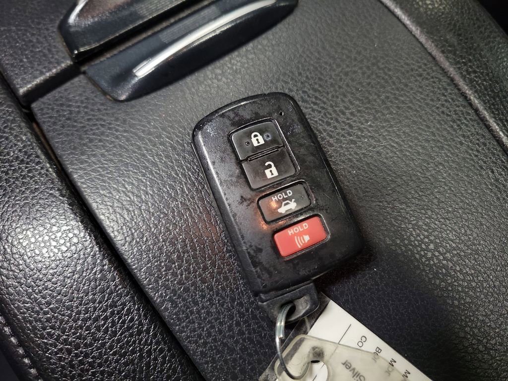 Used 2019 Toyota Highlander XLE image 15