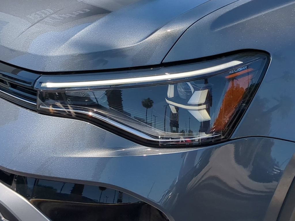 New 2026 Volkswagen Taos SE FWD image 7