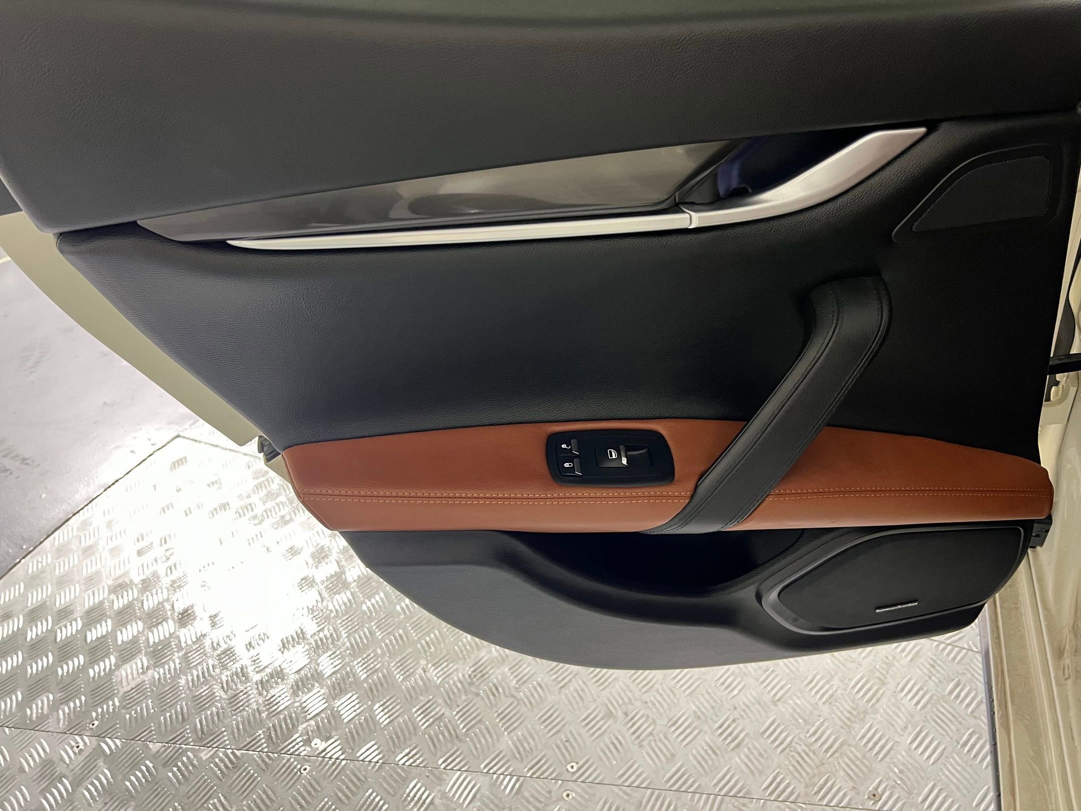 Used 2016 Maserati Ghibli image 21