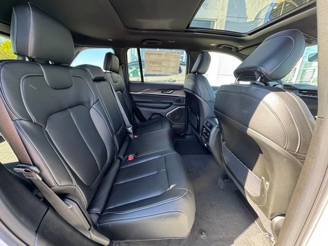 New 2025 Jeep Grand Cherokee Limited w/ Black Appearance Package image 16
