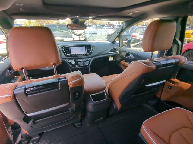 New 2026 Chrysler Pacifica Pinnacle w/ Trailer Tow Group image 18