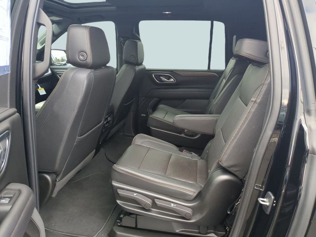 Used 2023 Chevrolet Suburban High Country AWD/4WD image 23