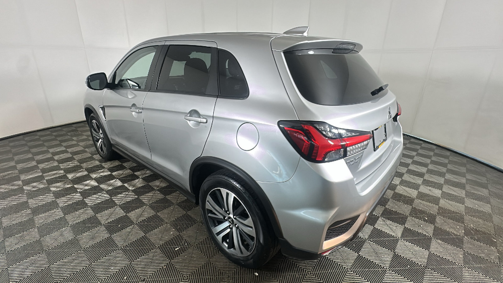 Used 2024 Mitsubishi Outlander Sport SE AWD/4WD image 4