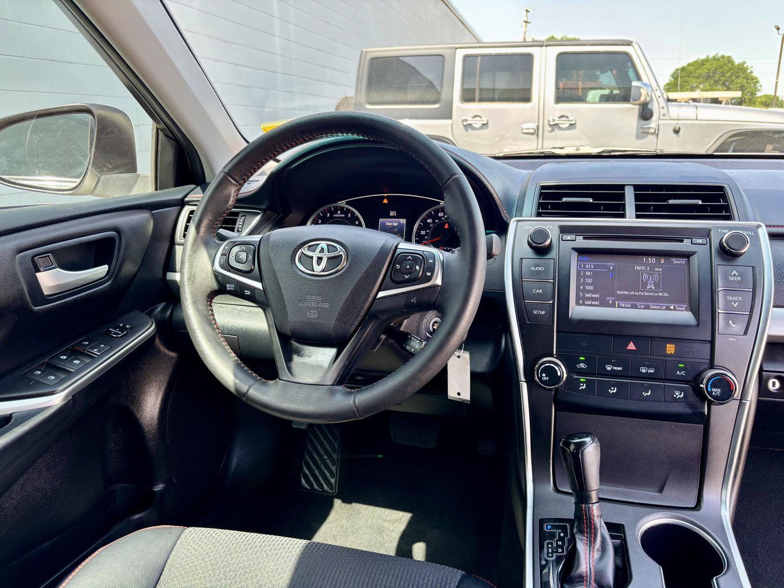 Used 2017 Toyota Camry SE FWD image 3