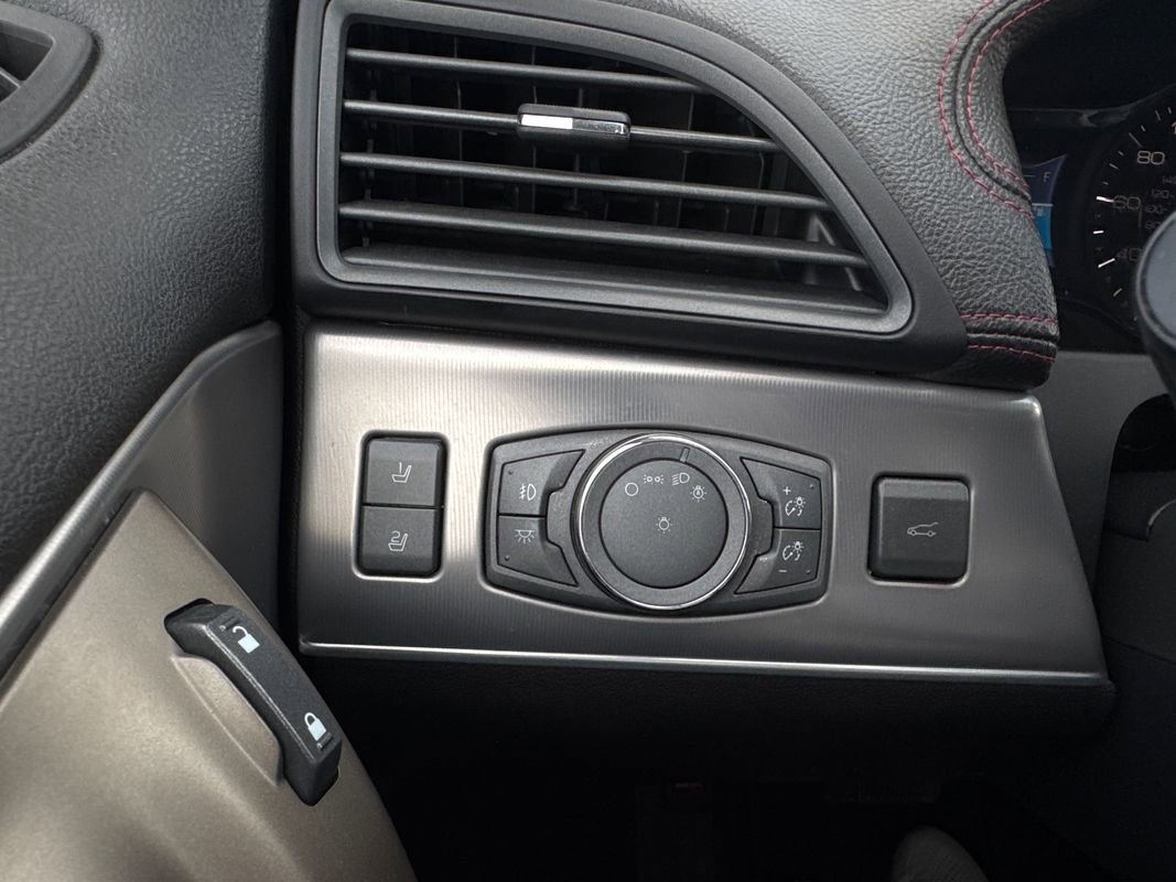 Used 2015 Lincoln MKX w/ Equipment Group 102A AWD/4WD image 34