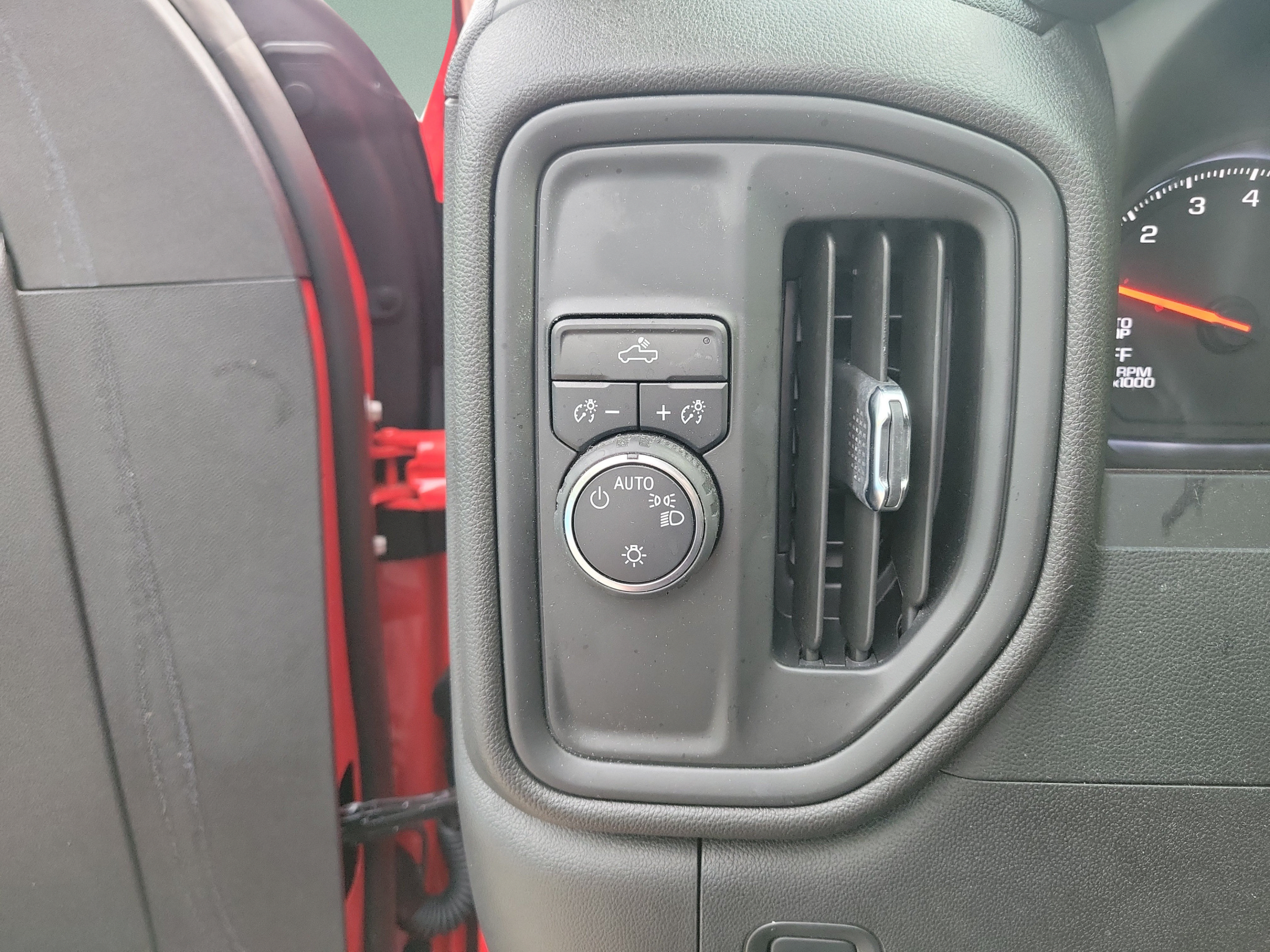 Used 2024 Chevrolet Silverado 1500 Custom w/ Turbomax Blackout Package RWD image 25