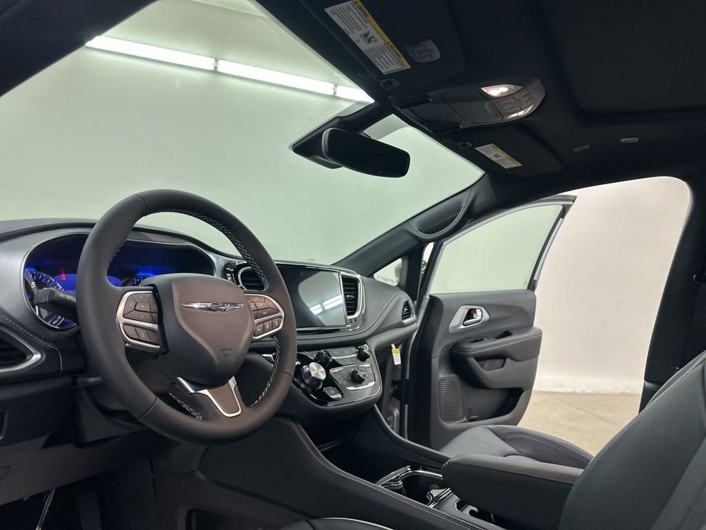 New 2026 Chrysler Pacifica Limited image 26