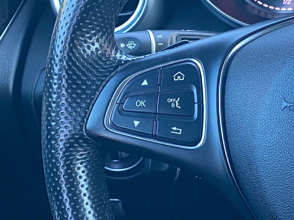 Used 2018 Mercedes-Benz GLC 300 4MATIC image 7