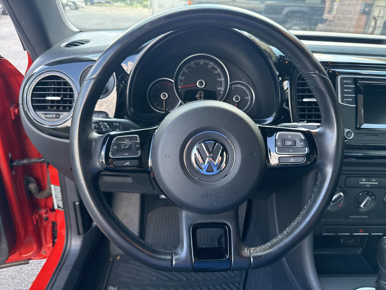 Used 2017 Volkswagen Beetle 1.8T Classic FWD image 35
