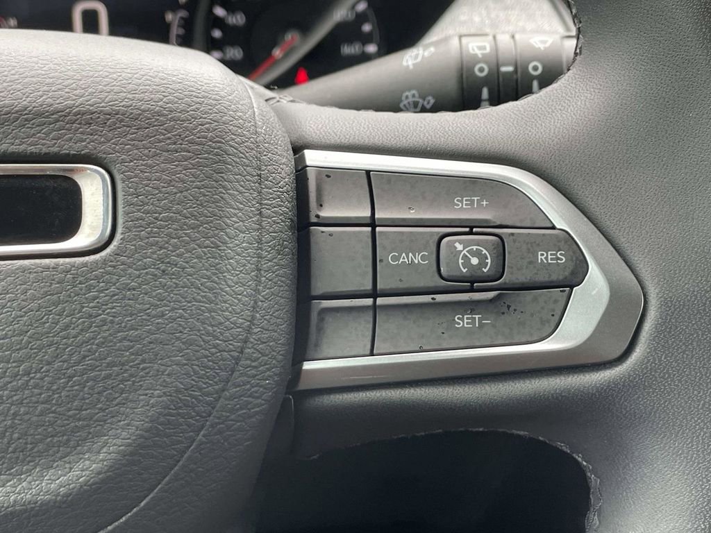 Used 2025 Jeep Compass Latitude AWD/4WD image 28