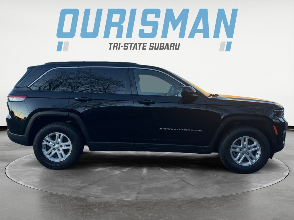 Used 2024 Jeep Grand Cherokee Laredo AWD/4WD image 7