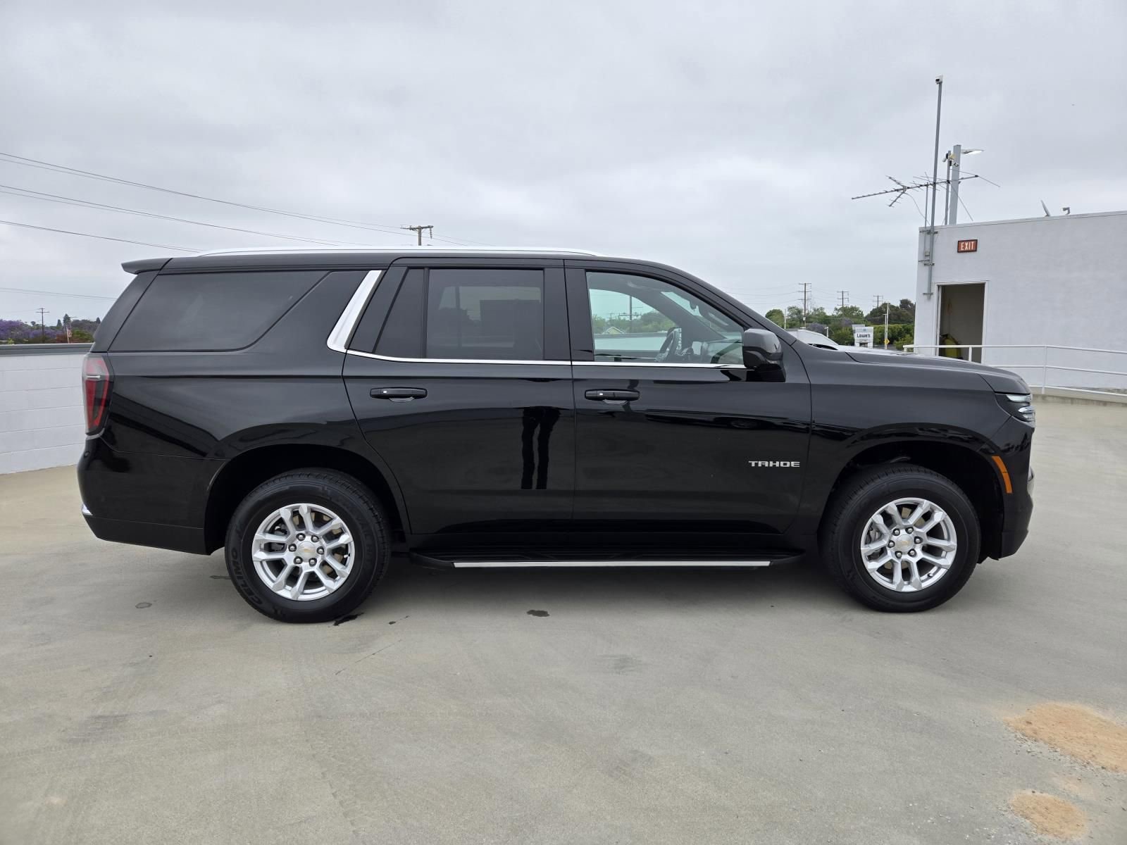 Used 2025 Chevrolet Tahoe LT AWD/4WD image 2