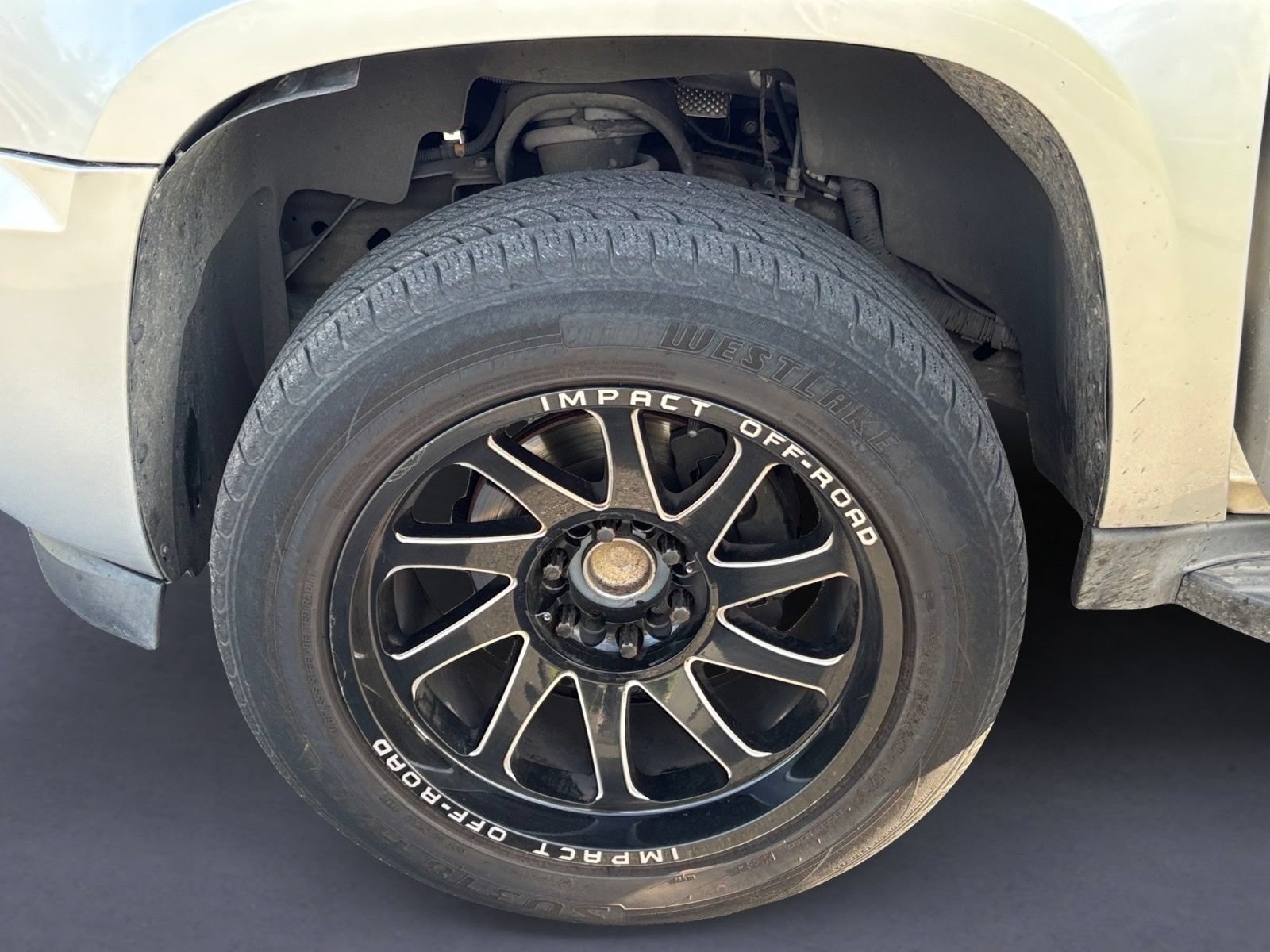 Used 2013 Chevrolet Suburban LT w/ Luxury Package RWD image 4
