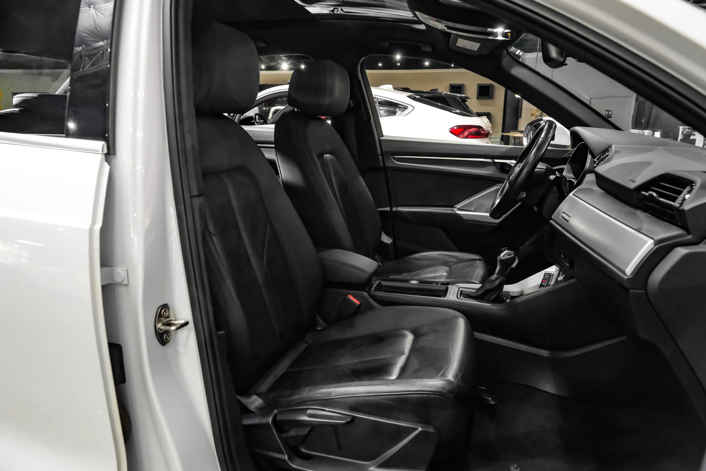 Used 2020 Audi Q3 2.0T Premium w/ Convenience Package AWD/4WD image 38