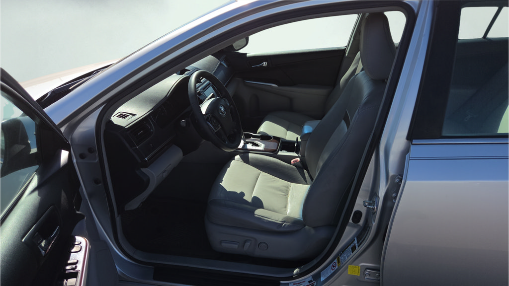 Used 2013 Toyota Camry XLE w/ Leather Pkg FWD image 21