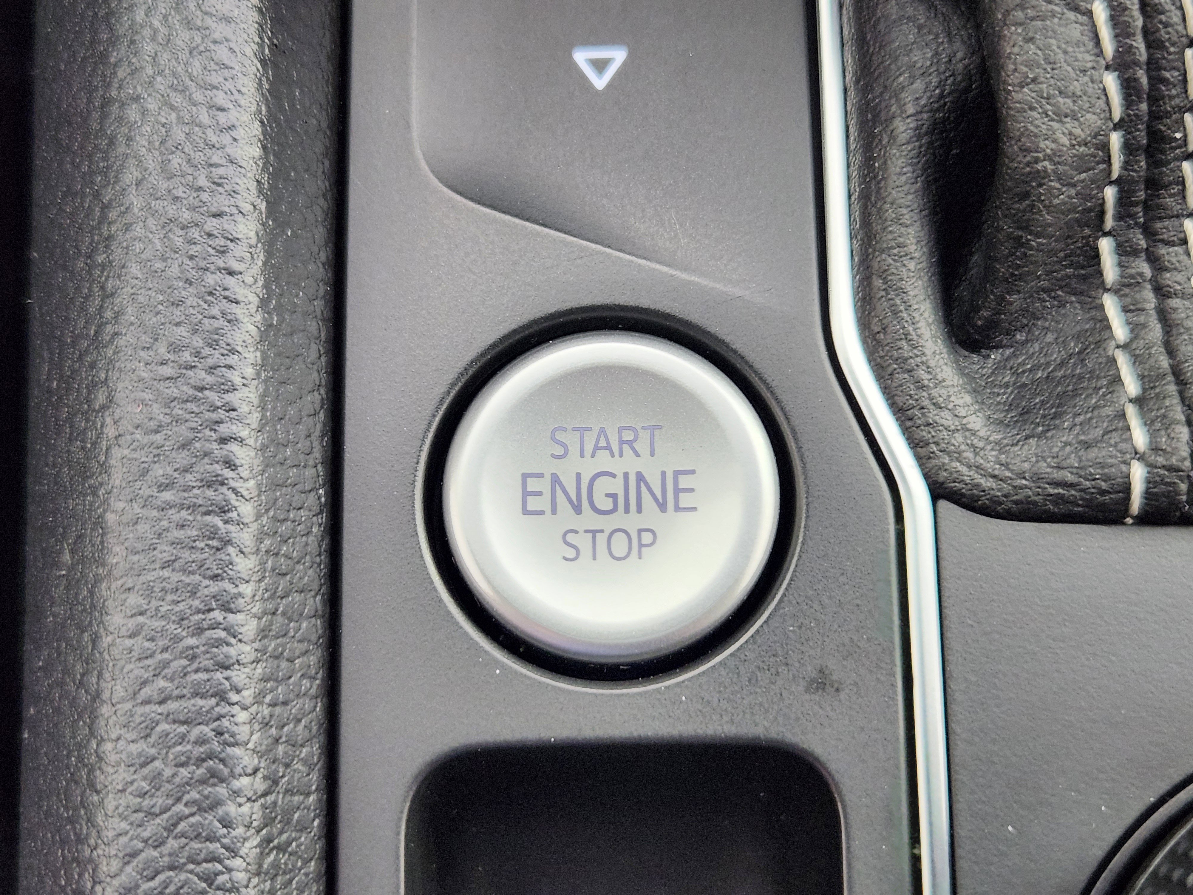 Used 2021 Volkswagen Atlas Cross Sport SE image 26