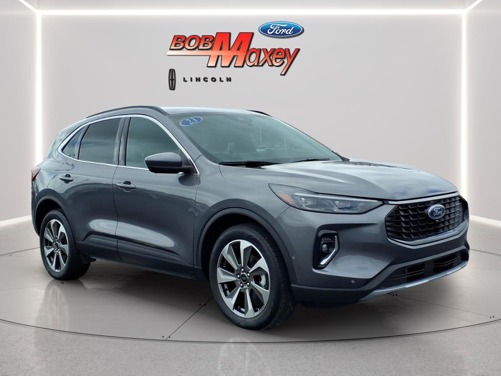 Used 2023 Ford Escape Platinum w/ Premium Technology Package AWD/4WD image 3
