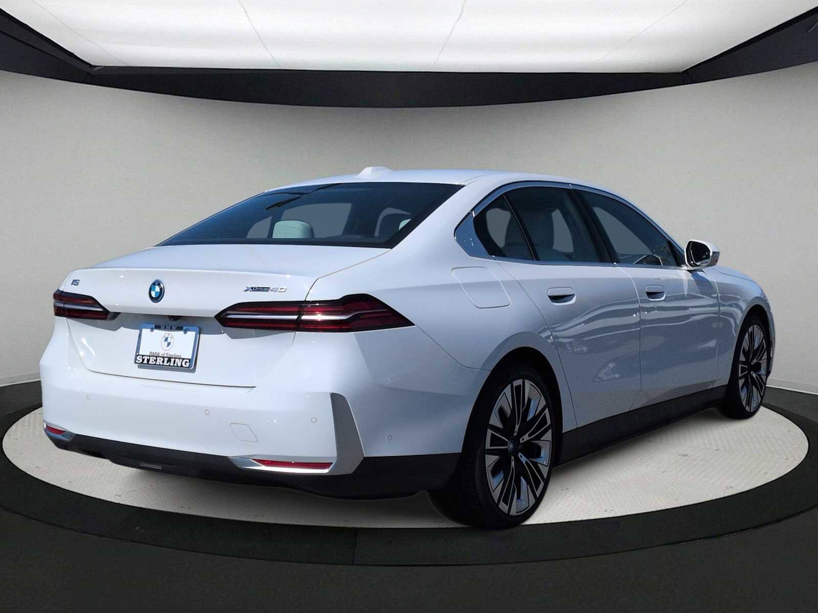 Used 2025 BMW i5 xDrive40 w/ Premium Package image 8