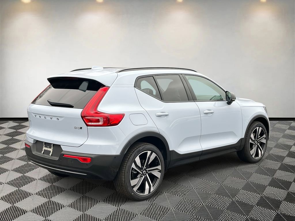 New 2026 Volvo XC40 B5 Ultra w/ Climate Package image 3