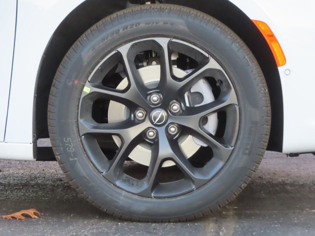 New 2026 Chrysler Pacifica Limited w/ S Appearance Package image 16