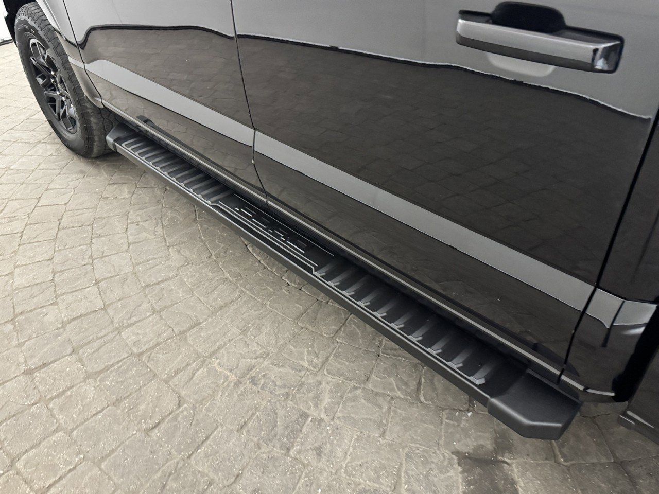 Used 2024 Ford F150 XLT w/ XLT Black Appearance Package image 11